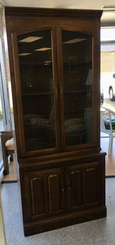 Display Cabinet w/2 Drs Below